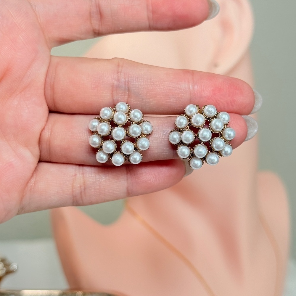 ⚜️ Elegant Pearl Earrings